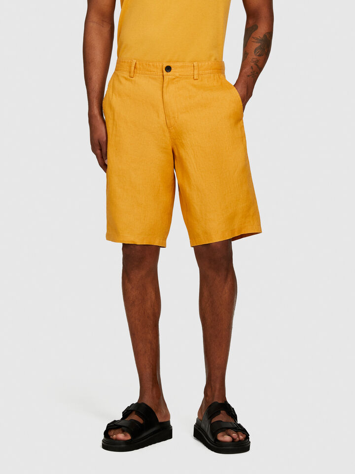 100% linen bermudas - men's shorts - Mustard | Sisley image number 4